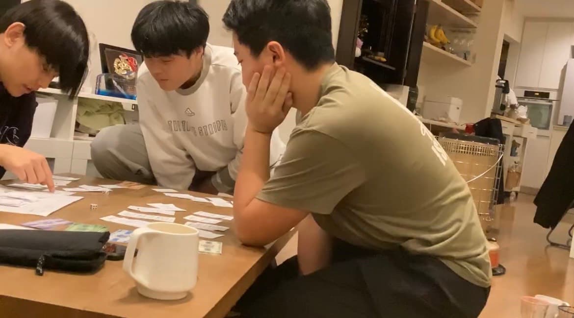 政治すごろくの初期考案と試作の様子
